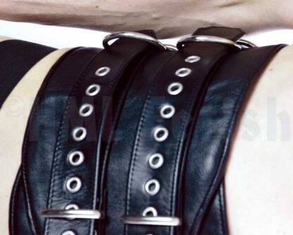 Ceinture de bondage large en cuir