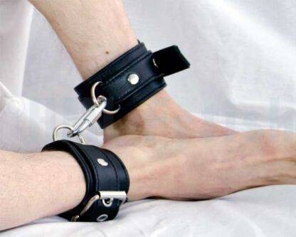 Leather restraints 5 cm wide