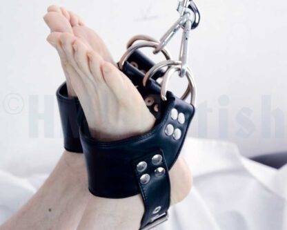 Attache-pieds pour suspension