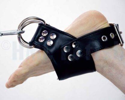 Attache-pieds pour suspension