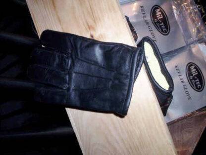 Leather gloves with Kevlar lining